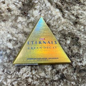 Urban Decay x Marvel’s Eternals Afterglow Highlighter in Cuneirune